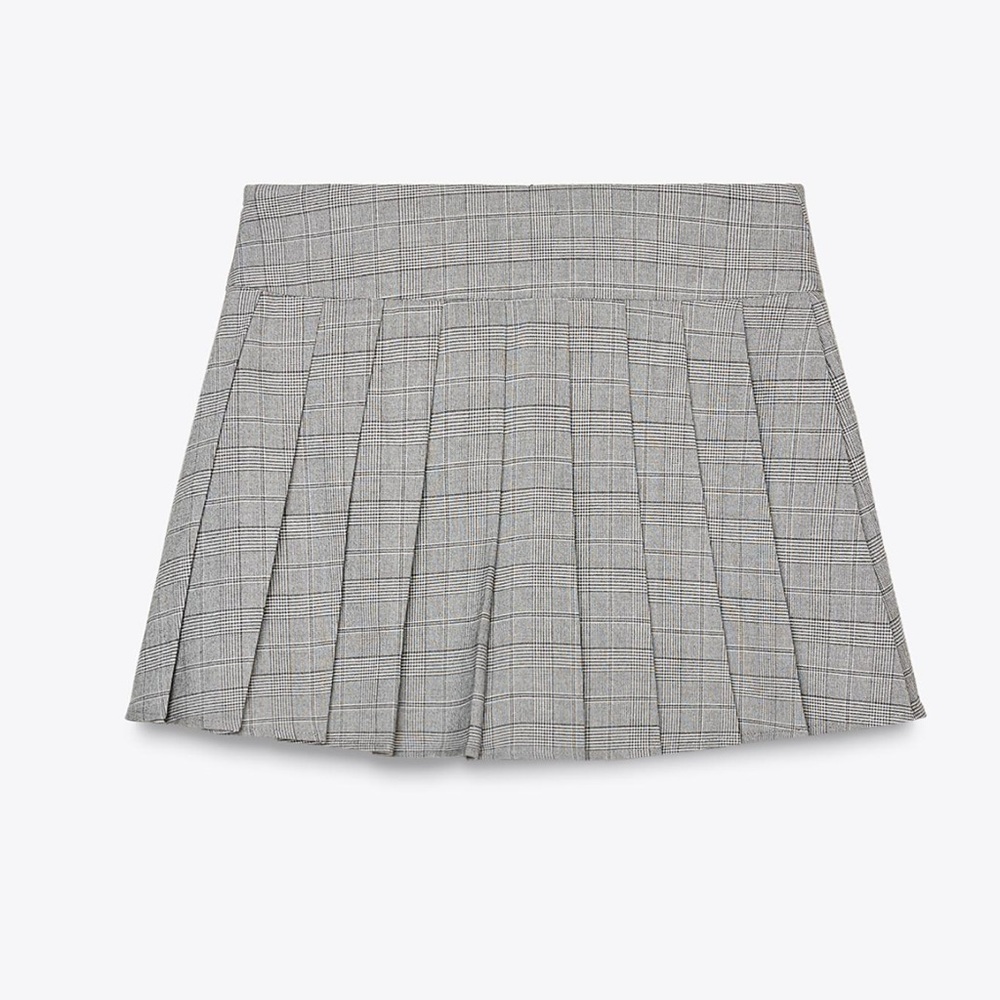 Gray Plaid Pleated Skort with Buckle Detail - Picture 6 of 11
